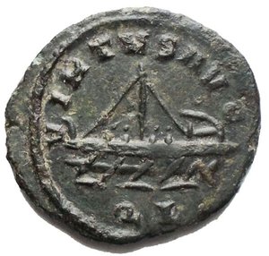 reverse: Alletto (Impero di Britannia, 293-296), Quinario, Londinium, 293-296 d.C.; AE (g 2,95; mm 21,4 x 19,35); IMP C ALLECTVS P F AVG, busto radiato, drappeggiato e corazzato a d., Rv. VIRTVS AVG, galea in navigazione verso d.; in ex. QL. RIC 55. Patina verde intenso, q.spl. Allectus (The British Empire, 293-296), Quinarius, Londinium, AD 293-296; AE (g 2,95; mm 21,4 x 19,35); IMP C ALLECTVS P F AVG, radiate, draped and cuirassed bust r., Rv. VIRTVS AVG, gally r.; in ex. QL. RIC 55. Intense green patina, about extremely fine.