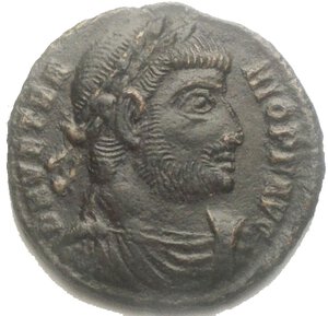 obverse: Impero Romano. Vetranio. 350 d.C. AE 18.3 mm. Siscia. D/ DN VETRANIO PF AVG. Busto laureato, drappeggiato e corazzato a destra. Dietro, A. R/ VIRTVS AVGVSTORVM. L imperatore stante verso destra armato ai suoi piedi un nemico. Zecca Sciscia. Peso 2,21 gr. Diametro BB- qBB. R.