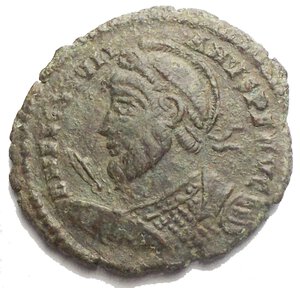 obverse: Giuliano II (360-363), Nummus, Roma, 361-363 d.C.; AE ( g 3,24; mm 20,3 x 19,3) D N FL CL IVLI - ANVS P F AVG, busto diademato, elmato, corazzato a s., lancia nella mano d., scudo nella s., Rv. VOT / X / MV ° LT / XX, entro corona; in ex. VRB ° ROM ° P. RIC 329. bb+/bb-spl. Patina verde