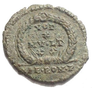 reverse: Giuliano II (360-363), Nummus, Roma, 361-363 d.C.; AE ( g 3,24; mm 20,3 x 19,3) D N FL CL IVLI - ANVS P F AVG, busto diademato, elmato, corazzato a s., lancia nella mano d., scudo nella s., Rv. VOT / X / MV ° LT / XX, entro corona; in ex. VRB ° ROM ° P. RIC 329. bb+/bb-spl. Patina verde