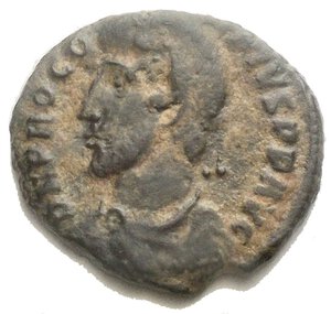 obverse: Impero Romano. Procopio (365-366). AE 19,3 x 17,6 mm. D/ Busto diademato a sinistra. R/ REPARATI O FEL TEMP. Procopio stante di fronte con labaro e scudo. g 3.17. R. Patina verde oliva. BB+