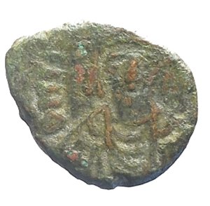 obverse: Maurizio Tiberio, 582-602 dc. Æ Pentanummo Cartagine (2,5 grammi). d/ Busto incoronato di fronte. r / Largo E, sopra croce, a sn M, a ds M, sotto  IND III.  S.568. R. qBB/BB. Patina verde marrone