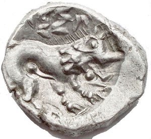 obverse: I Celti. Gallia Cisalpina, Insubri. Dracma, imitazione del tipo massaliota, II sec.a.C. D/ Testa di Artemide a destra. R/ Legenda corrotta MΛΣΣΛ. Leone stilizzato gradiente a destra. AG. g. 2.73. R. Bella conservazione e particolare stile