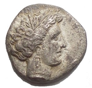 obverse: Mondo Greco. I Celti. Gallia Cisalpina. Boi. Dracma, imitazione del tipo massaliota. D/ Testa di Artemide a destra, con collana di perle e orecchini a tre pendenti. R/ Leone deformato gradiente a destra. AG. g 2.81. RRR. Intonsa 