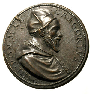 obverse: ROMA. Gregorio XIV (1590-1591) Medaglia. (34,1 mm). Busto a ds. con camauro e mozzetta; nel taglio, sotto il busto, NIC. BONIS. R/ Stemma di Gregorio XIV. Riconio ottenuto da un diritto originario di Niccolò De Bonis e da un rovescio attribuibile a Lorenzo Fragni. Modesti 926.     RARO     qFDC