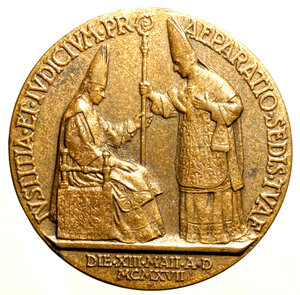 reverse: ROMA. Pio XII (1939-1958) Medaglia straordinaria 1942 (Opus: Aurelio Mistruzzi) (mm. 36,3) per il XXV anniversario della consacrazione episcopale. Busto a ds. con zucchetto e piviale. R/ Benedetto XV consacra vescovo Eugenio Pacelli. Cusumano Modesti 29.      AE    SPL