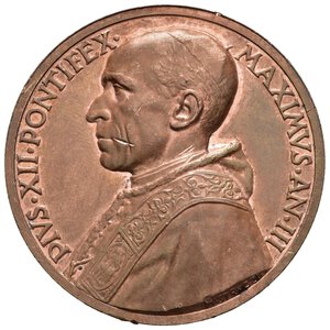 obverse: Medaglie Papali – Pio XII (1939-1958) – Gesù Misericordioso - Rara. Medaglia annuale non portativa emessa il 29 giugno 1941 a ricordo dell’opera condotta dal Papa per alleviare i dolori che la guerra inflisse all umanità.  D/ legenda PIVS XII PONTIFEX MAXIMVS A. III busto con stola e mozzetta verso d. sul taglio MISTRVZZI R/ legenda MISEREOR SVPER TVRBAM Gesù nimbato in piedi di fronte tra donne e soldati feriti. Opus Aurelio Mistruzzi. Medaglia in Bronzo (AE) (ø 44mm, 36.9gr.). Conservazione SPL/FDC. Riferimenti CM22. Coniata in soli 397 esemplari, Rara (R).