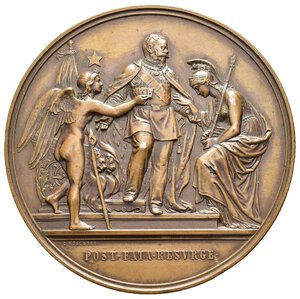 obverse: Medaglie Italiane – Regno - Vittorio Emanuele II (1849-1878) -  Traslazione della Capitale a Roma - Rara. Medaglia, non portativa, di grande modulo, realizzata nel 1871 per ricordare lo spostamento della Capitale d’Italia da Firenze a Roma. D/ legenda in esergo POST FATA RESURGE, il Re in piedi, di fronte, con divisa e mantello tra due figure allegoriche dell’Italia e di Roma ai lati sotto la linea di esergo a s. C. MOSCETTI. R/ nel campo entro rami di alloro legati da nastro in basso SERVATORE AC VINDICE VICTORIO EMANUELE II LEX LATA III NON FEBR A REP SAL MDCCCLXXI AB VRBE CONDITA MMDCXXIV. Opus Carlo Moscetti. Medaglia in Bronzo (AE) (ø 75mm, 177.9 gr.). Conservazione BB