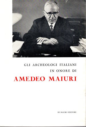 obverse: AA.-VV. -  Gli Archeologi italiani in onore di Amedeo Maiuri. Cava dei Tirreni, 1965. pp 402, tavole e illustrazioni nel testo. rilegatura editoriale, buono stato. contiene un contributo di Laura Breglia sulle monete del Museo di Napoli.