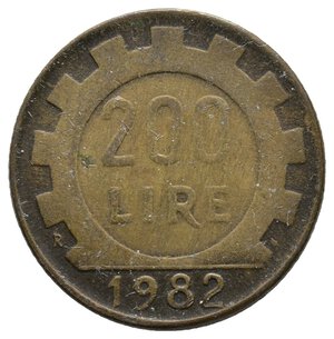 obverse: FALSO EPOCA - Repubblica Italiana  - 200 Lire 1982