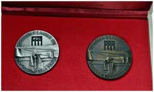 reverse: San Marino coppia di medaglie (Argento 85 gr + Bronzo) Emancipazione della donna 1973 - IN SCATOLA ORIGINALE