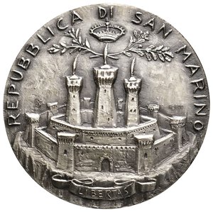 reverse: San Marino - Nuova Convenzione Monetaria 1982 - argento - diam.40 mm - 30 gr. - IN SCATOLA ORIGINALE