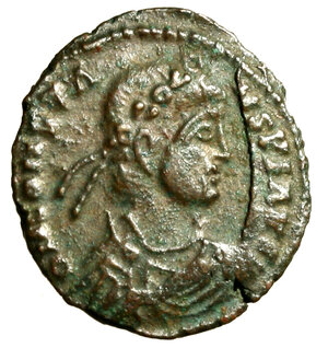 obverse: COSTANTE (337-350) Follis ridotto per zecca incerta (23 mm, g. 4.30) Busto diad. a ds. R/ Costante in abiti militari con globo sormontato da vittoria e labaro, su galea guidata da una vittoria alata.   AE    raro    +BB    