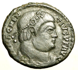 obverse: MAGNENZIO (350) Follis ridotto per Lugdunum. Busto diad. a ds. R/ L imperatore stante a sn. con un labaro e una vittoria alata. RIC 109.   AE  (g. 5.25)   RARO    qSPL