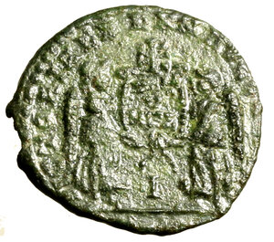 reverse: DECENZIO (351-352) Follis ridotto per Arles. Busto a ds. R/ Due vittorie alate tengono sollevato uno scudo; sopra, un chrismon, sotto, la lettera I. RIC 109.   AE  (g. 3.81)   RARO    BB