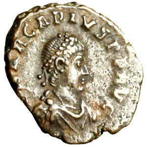 obverse: ARCADIO (383-408) Nummo per Costantinopoli (388-392) Busto diad. a ds. R/ SALVS REI PVBLICAE, Vittoria alata trascina un prigioniero verso sn.; nel mapo, Chrismon. RIC 86 (g. 1,52)   AE   RARO   SPL 