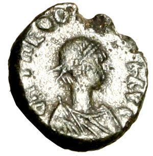 obverse: TEODOSIO II (402-450) Nummo per Cizico? (425-435) (10mm, g. 1.07) D N THEODOSIVS P F AVG, Busto diad. e corazz. a ds. R/ Croce in corona. RIC 449.   AE   RARO   SPL