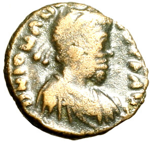 obverse: GIOVANNI Primicerio Usurpatore (423-425) AE4 per Roma. Busto diad. a ds. R/ Vittoria in cammino verso sn. trascina un prigioniero e tiene un trofeo sulla spalla; chrismon a sn. AE (g. 1.35, mm. 12) RIC 1916; LRBC 833. Raro      BB