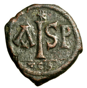 reverse: GIUSTINIANO I (527-565) 16 nummi per Tessalonica. Busto diad. a ds. R/ Lettere AISP; sopra, chrismon. Dumb. 98d; Sear 178. (g. 6,63)    AE    +BB