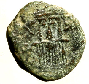 obverse: COSTANTE II (641-654) 10 nummi per Siracusa. Busto frontale diad. con globo crucigero R/ Segno di valore I tra AN NO I. Spahr. 1   AE   raro   BB