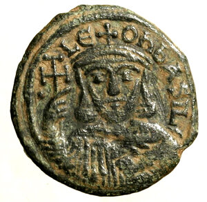 obverse: LEONE V (813-820) Follis per Costantinopoli. (813). Busto frontale coronato con croce e akakia R/ Grande M tra XXX NNN; sopra, croce. Dumb. 6; Sear 1629.    (g- )    AE   RARO    +BB