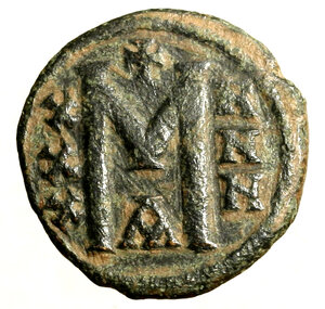 reverse: LEONE V (813-820) Follis per Costantinopoli. (813). Busto frontale coronato con croce e akakia R/ Grande M tra XXX NNN; sopra, croce. Dumb. 6; Sear 1629.    (g- )    AE   RARO    +BB