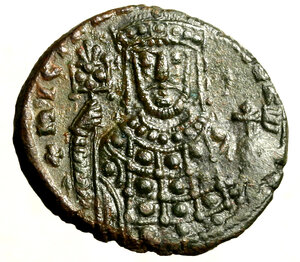 obverse: ROMANO I Lakapenos (920-944) 40 nummi per Costantinopoli. Busto frontale diad. con globo crucigero e scettro R/ Scritta su 4 righe. Dumb. 25b     (g. 5,04)  RARO   AE    BB