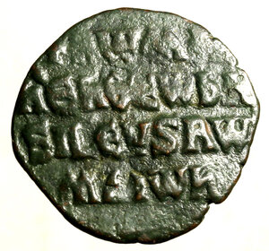 reverse: NICEFORO II FOCAS (963-969) Follis per Costantinopoli. Busto frontale diad. con labaro e globo crucigero R/ Scritta in 4 linee. Dumb. 8; Sear 1782.    AE  (g. )   RARO    +BB