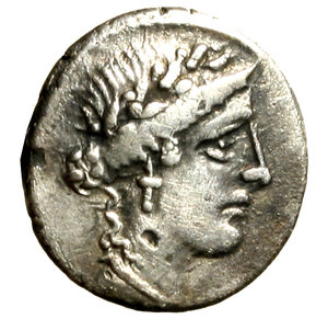 obverse: HOSTILIA. L. Hostilius Saserna (48 a. C.) Denario. Testa di Venere a ds. con corona di foglie di quercia R/ Vittoria con caduceo e trofeo. AR (g. 3,92 mm. 18) Crawford 448/1a; Sydenham 951; Babelon 2.  raro   +BB   