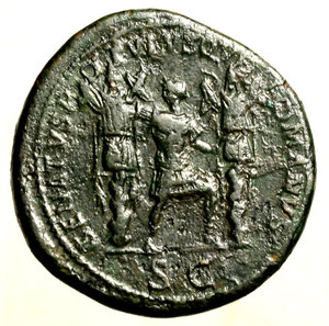 reverse: TRAIANO (98-117) Dupondio. Busto rad. a ds. R/ Traiano in abiti militari tra due insegne. C. 356; RIC 676.  (g. 14,85)  AE  RARO   BB