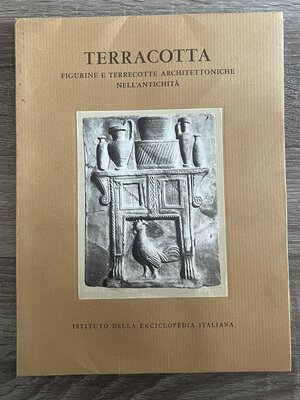 obverse: A.A.V.V. - Istituto della Enciclopedia Italiana. Terracotta, Figurine e Terracotta Architettoniche nell antichità. Roma, 1968. Ottimo stato