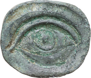 obverse: VOTIVE BRONZE EYE Roman Republic, c. 4th - 2nd century BC. Oval plaque in the shape of a left eye, opened, with well rendered details. Dimensions: 37.5 x 31 mm. Weight: 18.98