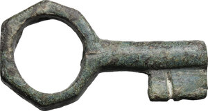 obverse: Bronze key-ring. Roman period, 1st-2nd century AD. Size 16.25 mm, length 49x25 mm., 23.11 g