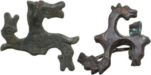 obverse: TWO ROMAN BRONZE SWASTIKA FIBULAE Roman period, Balkan area, c. 3rd-4th century AD. Lot of two roman bronze swastika fibulae with the depiction of a stylised horse s head on each arm of the hooked cross. Dimensions: both 36 mm