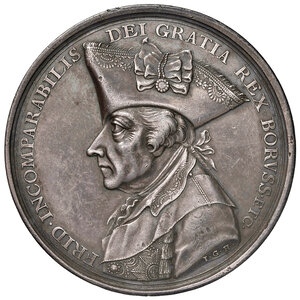 obverse: Germania. Prussia. Federico II il grande (1740-1786). Medaglia 1786 AG gr 25,48 Ø 45 mm. Opus: J.G. Holtzhey. Per la morte del re di Prussia. Henckel 1833. Minimi colpetti sul bordo e segnetti nei campi, altrimenti q.SPL 