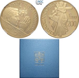 obverse: Città del Vaticano, Benedetto XVI (2005-2013), 200 Euro 2012, Tiratura: 499, Au (.917) 38,5 mm 40 g. E  la prima emissione di questo nominale, In box originale con certificato, in Slab NGC PF69 Ultra Cameo Top Pop! (cert. 6647230020 erroneamente indicato come 2014)
				