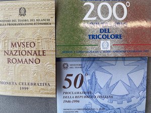 obverse: Repubblica: 2.000 Lire 1999 Museo Nazionale Romano, 10.000 Lire Tricolore, 1996 Proclamazione della Repubblica. Lotto di tre monete in confezione. FDC