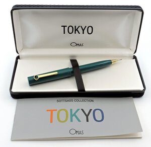 obverse: OMAS Tokyo - Portamine- Corpo in resina verde con finiture dorate.  Oggetto nuovo venduto in scatola originale e libretto d’istruzioni.. n.d.