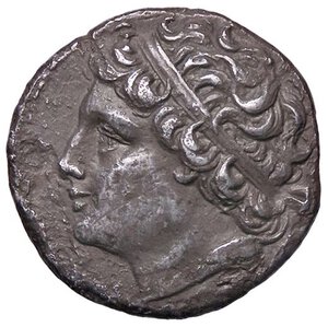 obverse: GRECHE - SICILIA - Siracusa - Gerone II (274-216 a.C.) - 8 Litre Mont. 5042/5; S. Cop. 894/7  (AG g. 5,41) Punti di corrosione al R/ - Con cartellino del collezionista. BB/qBB