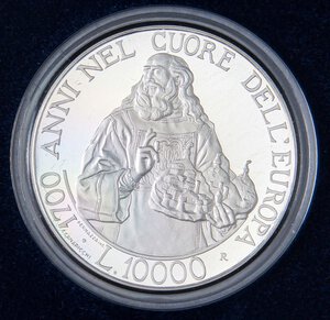 reverse: ZECCHE ITALIANE - SAN MARINO - Nuova monetazione (1972) - 10.000 Lire 2000 - 1700 anni dalla fondazione   AG In confezione. FS