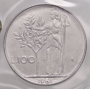 reverse: REPUBBLICA ITALIANA - Repubblica Italiana (monetazione in lire) (1946-2001) - 100 Lire 1961 Mont. 11  AC  Ex Inasta 35, lotto 4732, sigillata con il cartellino dell asta - Graffietto al D/. qFDC/FDC