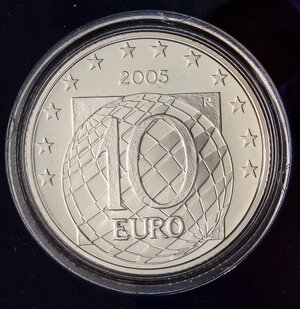 reverse: REPUBBLICA ITALIANA - Repubblica Italiana (monetazione in euro) (2002) - 10 Euro 2005 - Pace e Libertà in Europa   AG In confezione. FS