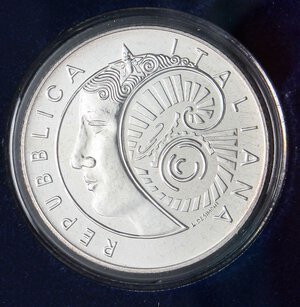 obverse: REPUBBLICA ITALIANA - Repubblica Italiana (monetazione in euro) (2002) - 5 Euro 2010 - Confindustria   AG In confezione. FDC