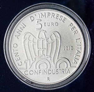 reverse: REPUBBLICA ITALIANA - Repubblica Italiana (monetazione in euro) (2002) - 5 Euro 2010 - Confindustria   AG In confezione. FDC