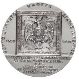 reverse: MEDAGLIE - REPUBBLICA  - Medaglia 1990 - III centenario della Brigata Aosta   (AG g. 107,8) Ø 60AG800 - In scatola un po  rovinata. FDC