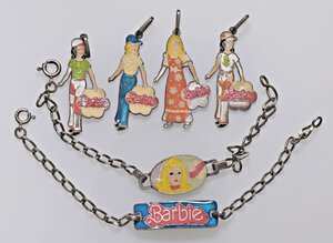 obverse: VARIE - Oggetti di antiquariato  Lotto di 6 pezzi Barbie in AG, alcuni al R/ hanno la verifica, qualche smalto è rovinato. Buono