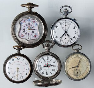 obverse: VARIE - Orologi da taschino  Insieme di 5 orologi in metallo bianco - Da revisionare. Buono