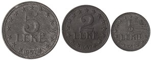 obverse: ESTERE - ALBANIA - Repubblica (1945-1991) - 5 Lek 1957    Assieme a 2 e 1/2 leku Lotto di 3 monete. SPL