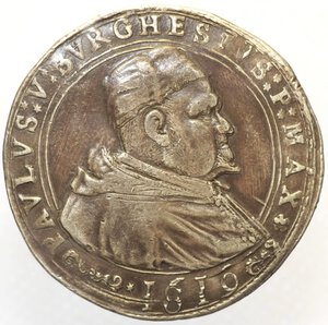 obverse: Paolo V (Camillo Borghese) (1605 -1621). FERRARA Piastra 1619. Diritto. PAVLVS V BVRGHESIVS P MAX Busto a d., con camauro e mozzetta; sotto, nel giro, 1619 tra rabeschi. Rovescio. S GEORGIVS - FERRARIÆ PROTECTOR S. Giorgio in armatura, a cavallo verso d., in atto di trafiggere il drago; all esergo, armette Serra e della Città. Muntoni 207. Molto Rara. Fondi ritoccati, ottimi rilievi con bella patina di medagliere. Segnetti sul bordo. AR gr. 31,47 BB+