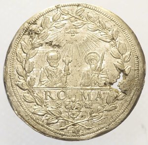 reverse: Urbano VIII (1623-1644) Piastra 1643 An. XXI - AG (g 32,13) Diritto. Effigie del Papa a destra. Rovescio. I semibusti di San Pietro e San Paolo irradiati dalla colomba dello Spirito Santo. Frattura di conio passante. SPL+